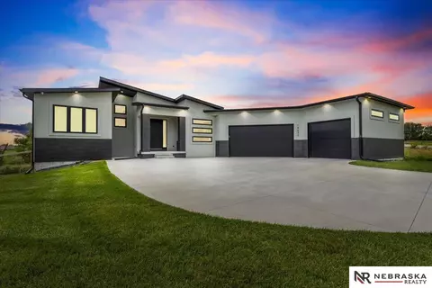 15633 Fox Run Rd, Bennet, NE 68317