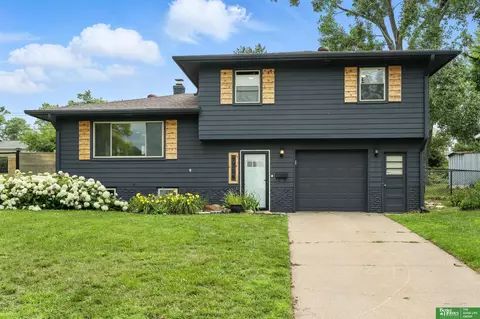 1705 Hillside Dr, Omaha, NE 68114