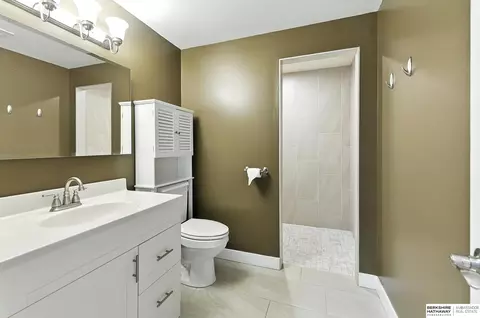 Bath - 1244 S 258th St, Waterloo, NE 68069 photo 3 of 4