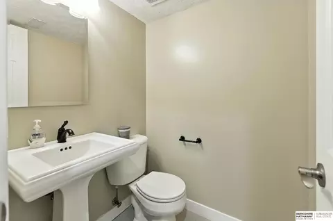 Bath - 1244 S 258th St, Waterloo, NE 68069 photo 2 of 4