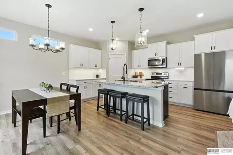 9710 S 184th St, Omaha, NE 68136