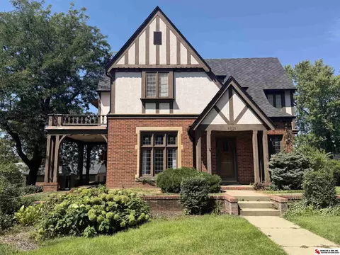 1021 E St, Fairbury, NE 68352