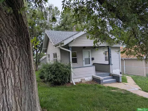 3328 Grand Ave, Omaha, NE 68111