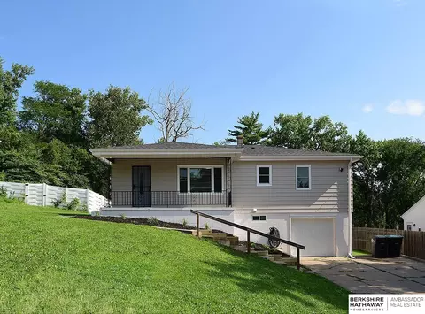 7620 Bedford Ave, Omaha, NE 68134