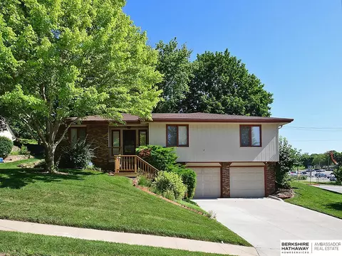 1502 Sunshine Blvd, Bellevue, NE 68123