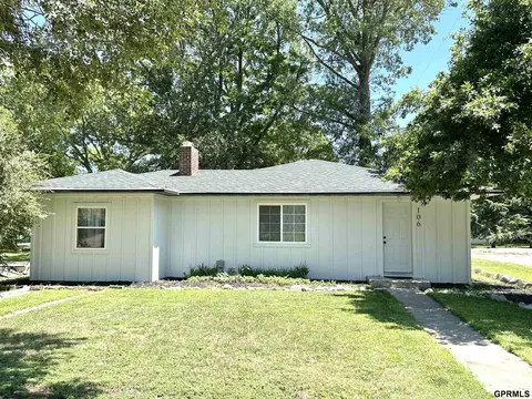 106 N Fir St, Davenport, NE 68335