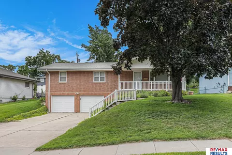 9014 Berry St, Omaha, NE 68127