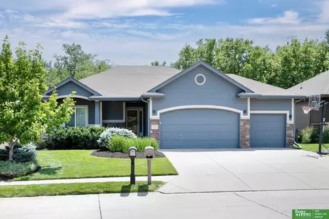 521 S 182nd St, Elkhorn, NE 68022