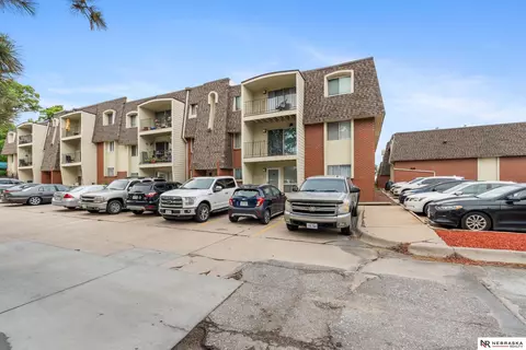 1210 S 120th Plz #108, Omaha, NE 68144