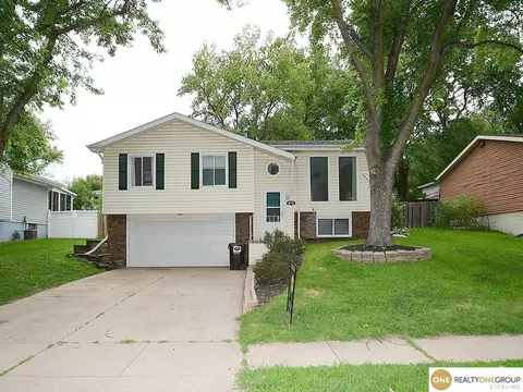 6115 NW 6th St, Lincoln, NE 68521