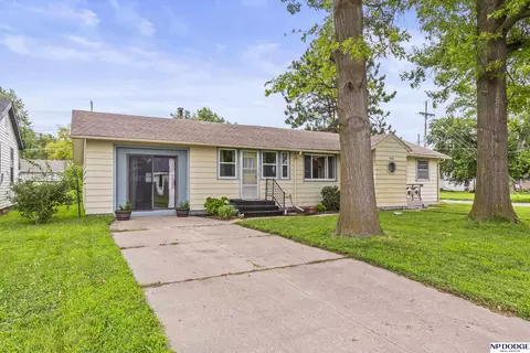 502 Jefferson St, Waterloo, NE 68069 photo 2