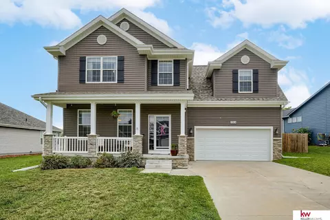 2304 Acorn Dr, Plattsmouth, NE 68048