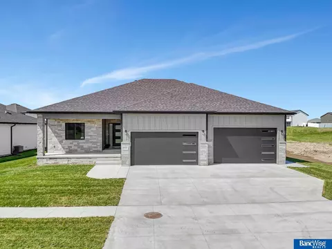 9425 Breashears St, Lincoln, NE 68516