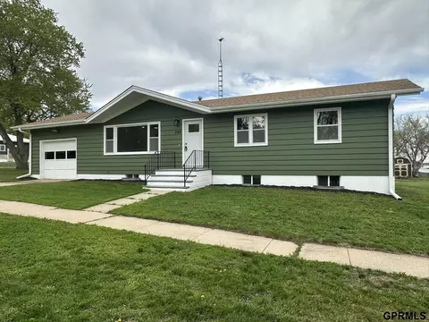 724 W Hickory St, Wilber, NE 68465
