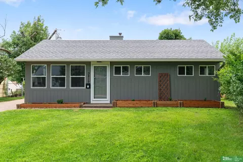 3815 Krug Ave, Omaha, NE 68105