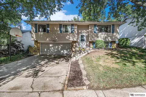5712 N 117th Cir, Omaha, NE 68164