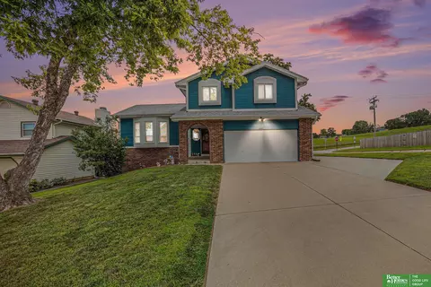 1302 Sunshine Blvd, Bellevue, NE 68123