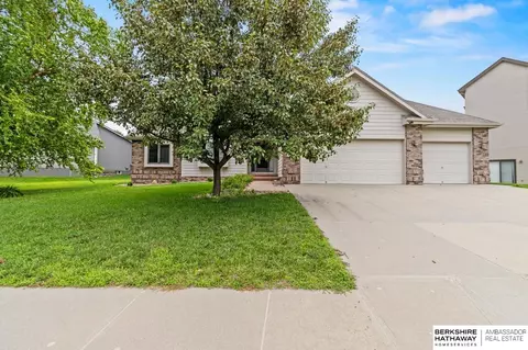 2410 Eagle Ridge Dr, Council Bluffs, IA 51503