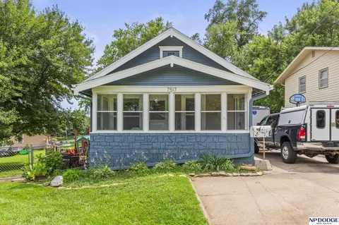 7517 Graceland Dr, Omaha, NE 68134