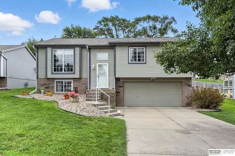 1101 Marshall Cir, Papillion, NE 68046