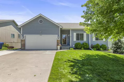 10405 S 27th St, Bellevue, NE 68123