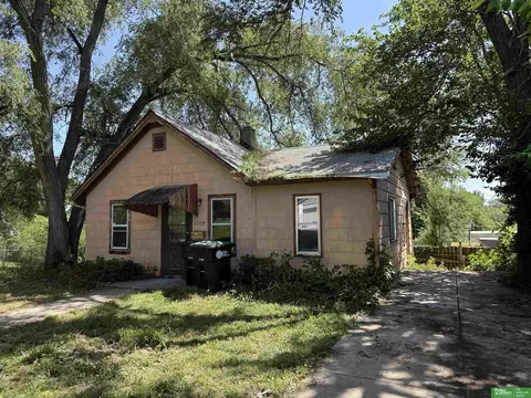 1709 N 43 St, Omaha, NE 68111