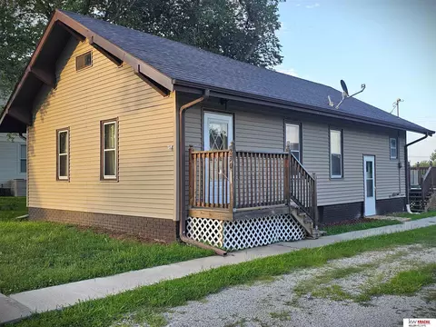 230 Cottonwood Ave, Clatonia, NE 68328