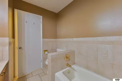 Bath - 205 8th St, Scribner, NE 68057 photo 4 of 4