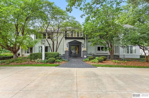9418 Westchester Ln, Omaha, NE 68114