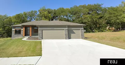 4556 Barksdale Dr, Bellevue, NE 68133