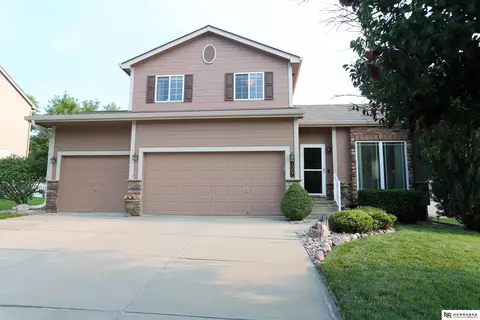 1007 Gold Coast Rd, Papillion, NE 68046