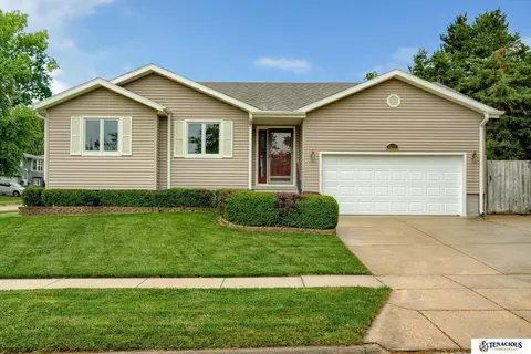 5001 W Sparrow Ln, Lincoln, NE 68528