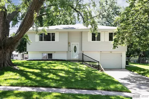 17 Cypress St, Yutan, NE 68073