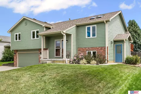 5240 NW 10th St, Lincoln, NE 68521