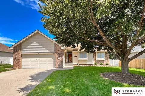 103 S Fall Creek Rd, Papillion, NE 68133