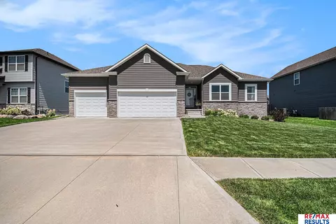 16952 Jessica Ln, Gretna, NE 68028