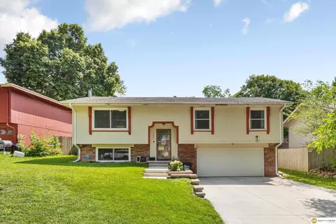 15023 Davenport Cir, Omaha, NE 68154
