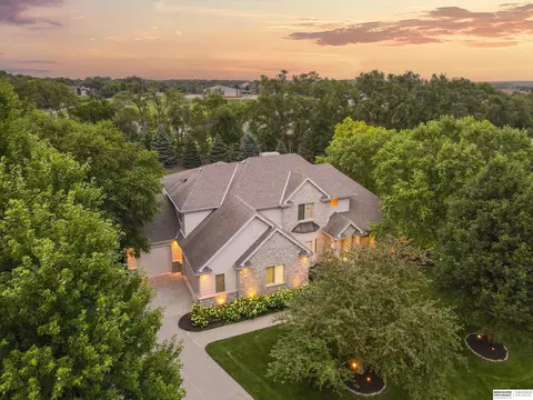 1219 Ranch View Ln, Elkhorn, NE 68022