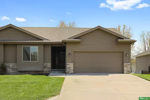 3028 Lakeside Dr, Plattsmouth, NE 68048
