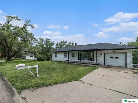 7303 Graceland Dr, Omaha, NE 68134