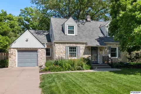443 N 61st St, Omaha, NE 68132