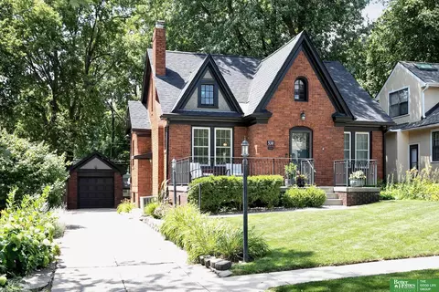 530 S 51st St, Omaha, NE 68106