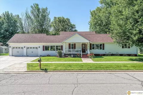 20 8th St, Woodbine, IA 51579