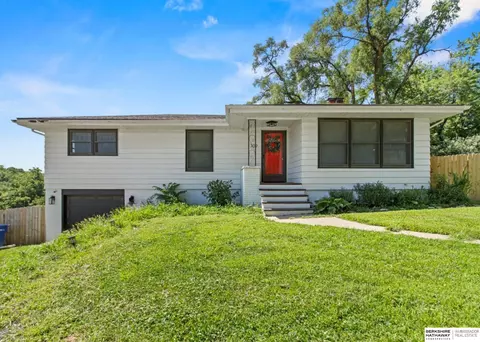 1709 Chaput Dr, Bellevue, NE 68005