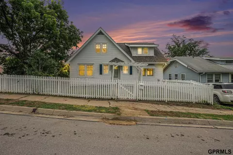 6321 N 32nd St, Omaha, NE 68111