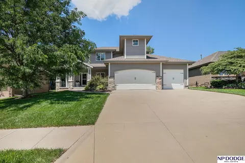 17420 Bondesson St, Bennington, NE 68007
