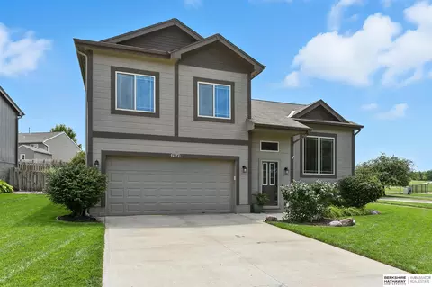 19643 S St, Omaha, NE 68135