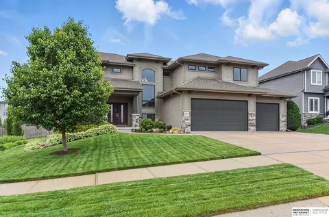 1610 S 207th St, Elkhorn, NE 68022