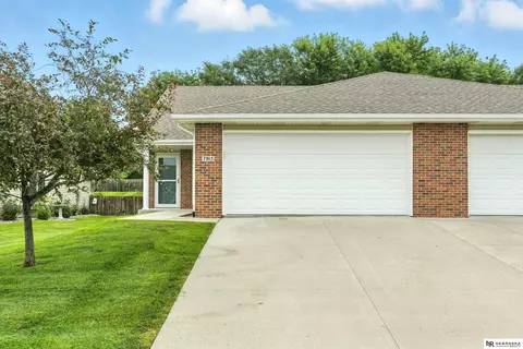 7915 S 162nd St, Omaha, NE 68136