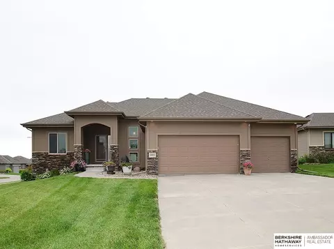 20803 William St, Elkhorn, NE 68022
